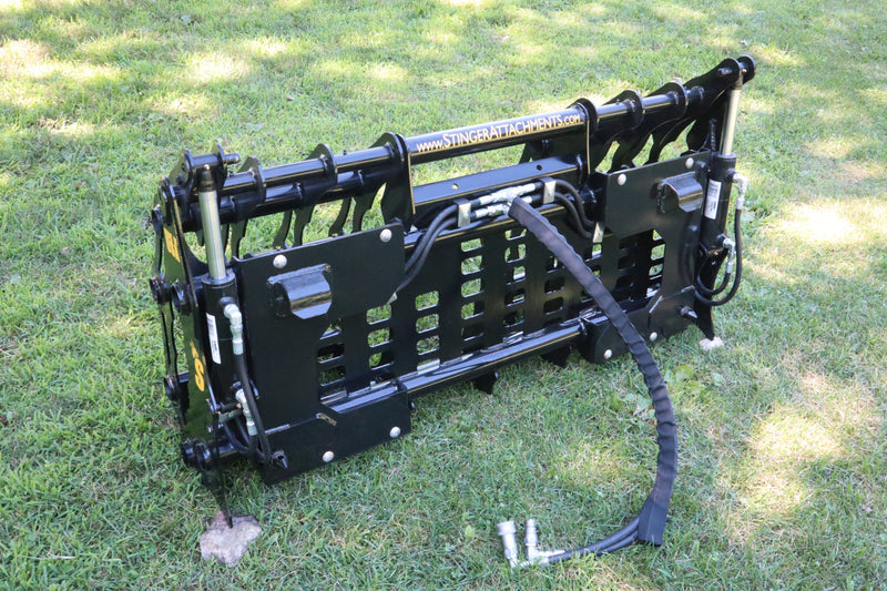 Stinger Attachments Compact Clam Grapple in field