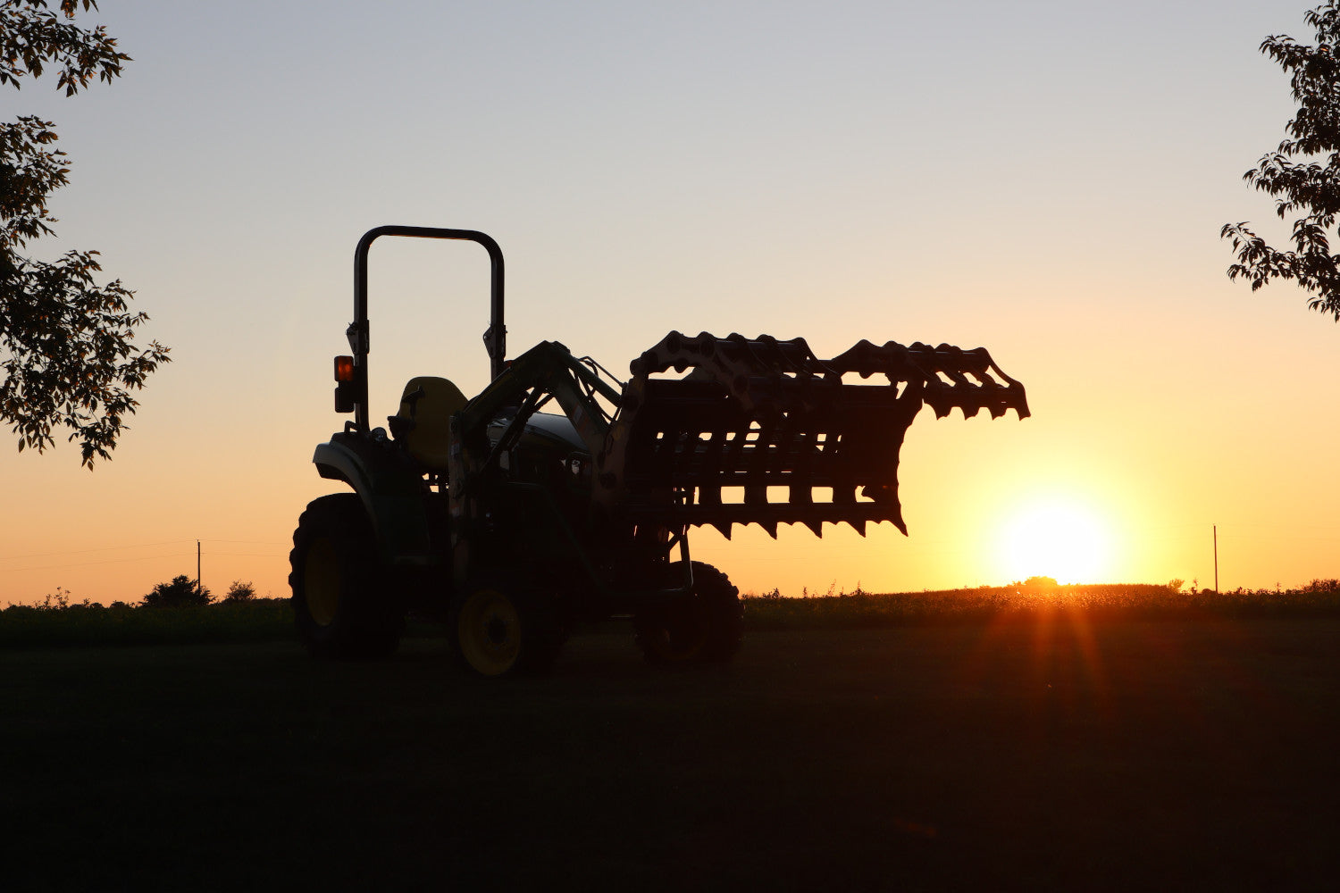 Compact Tractor Clam Grapple Attachment – Dual Grapple Design — Forge Claw