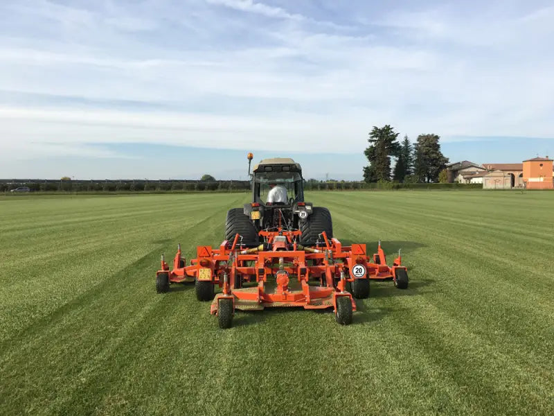 BEFCO CYCLONE SUPER-FLEX mower attached to a tractor, demonstrating its wide-area cutting capability on a field.