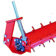 Detail of the quick hitch compatibility feature on the BEFCO BPL SD Soil Pulverizer.
