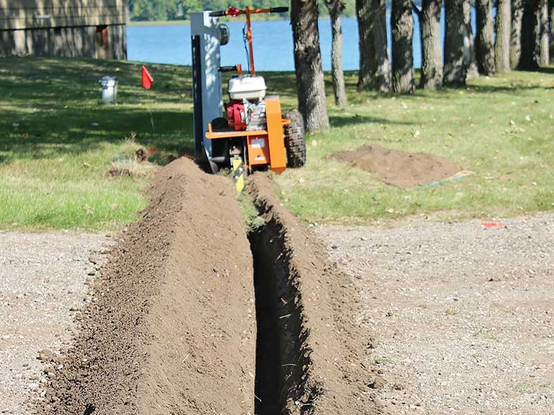 Brave Pro Trencher 18-In. Shark Chain GX160 for Utility Installation | 18" Deep | 3" Wide | Honda Engine | Brave