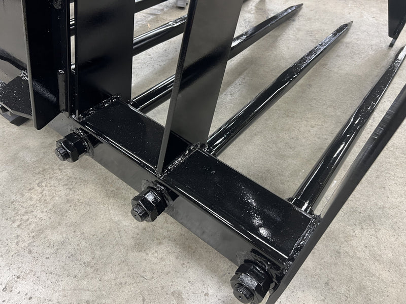 Manure Spear Grapple Bucket (MSG) from Stinger Attachments