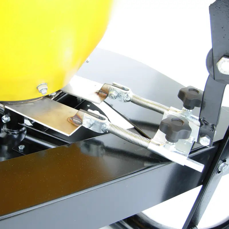 BEFCO spreader’s gate mechanism, featuring stainless steel components for precise flow control and durability.