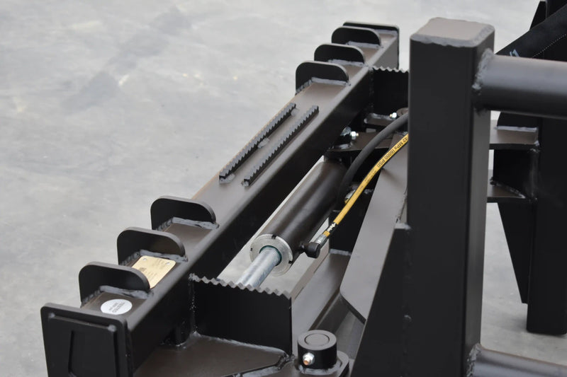 Skid Steer / Compact Tractor / Telehandler Bale Squeezer – Efficient Round Bale Handling for Livestock Operations