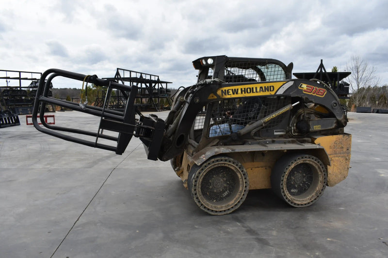 Skid Steer / Compact Tractor / Telehandler Bale Squeezer – Efficient Round Bale Handling for Livestock Operations