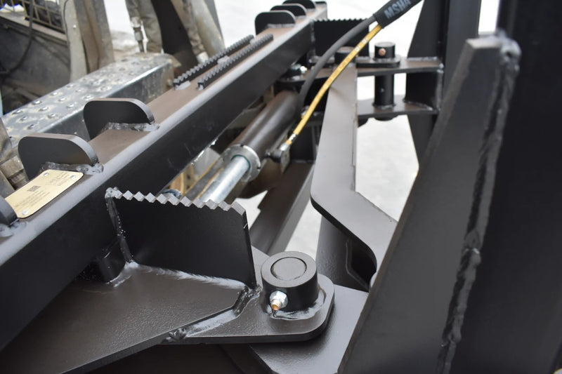 Skid Steer / Compact Tractor / Telehandler Bale Squeezer – Efficient Round Bale Handling for Livestock Operations