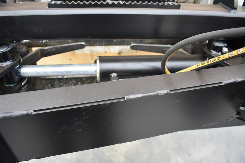 Skid Steer / Compact Tractor / Telehandler Bale Squeezer – Efficient Round Bale Handling for Livestock Operations