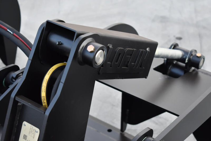Grapple Bucket | Skid Steer Attachment | Hydraulic | 9,500 lb Grapple Force | Independent Tines | 3/4" x 6" Cutting Edge | Up to 75 HP | Quick Attach | 60"–84"