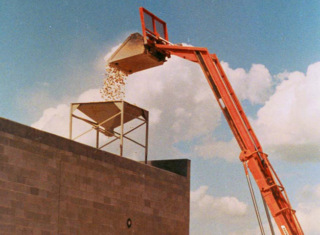Bucket for Telehandler | 60"-95" Wide | Quick-Tach System | Heavy Duty | Star Industries