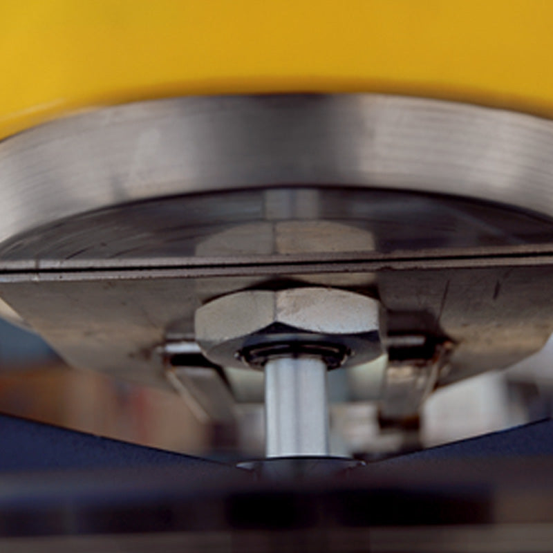 Detail of BEFCO spreader's stainless steel bottom, showcasing durability and resistance to corrosion from chemicals